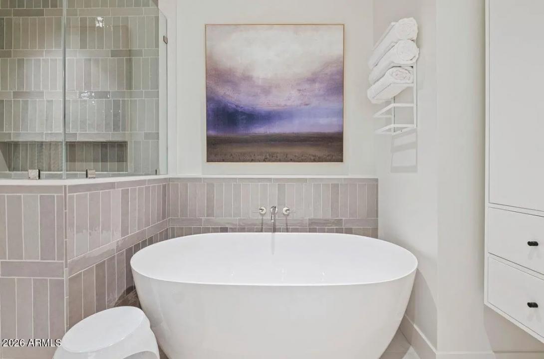 Real Estate Picture 24