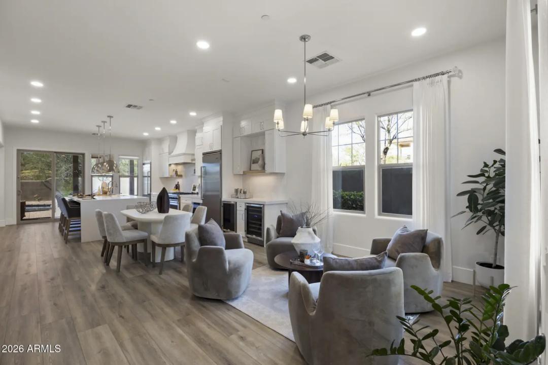 Real Estate Picture 16