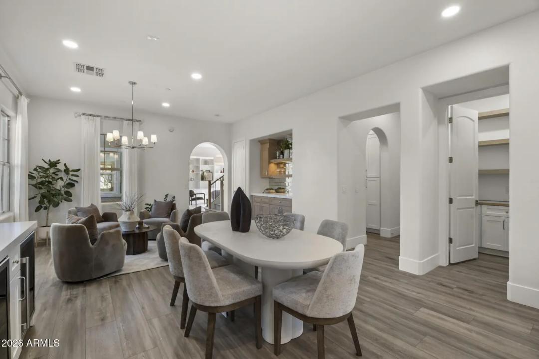 Real Estate Picture 14