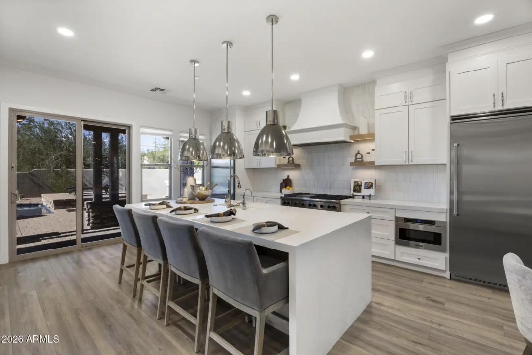 Real Estate Picture 9