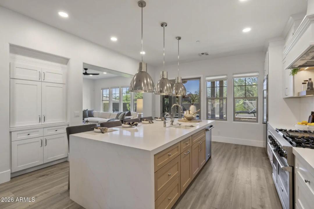 Real Estate Picture 10