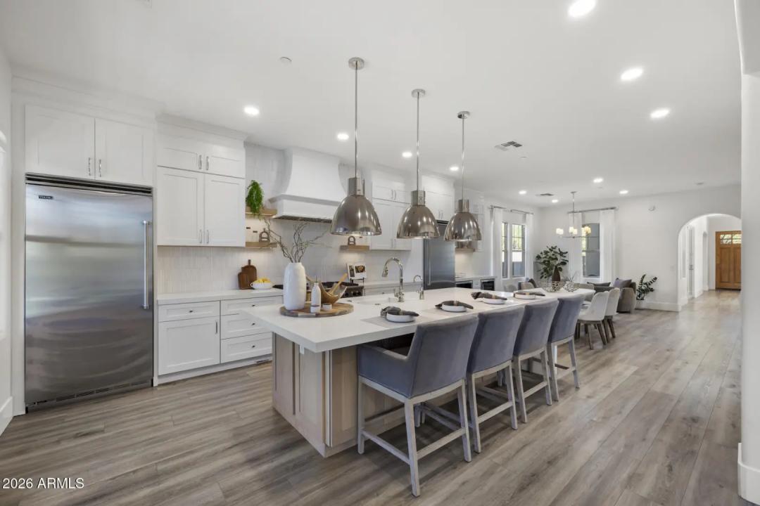 Real Estate Picture 11