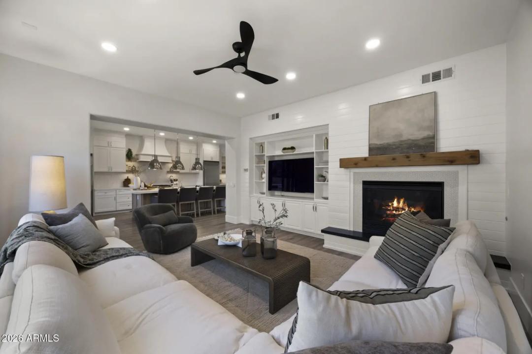 Real Estate Picture 7