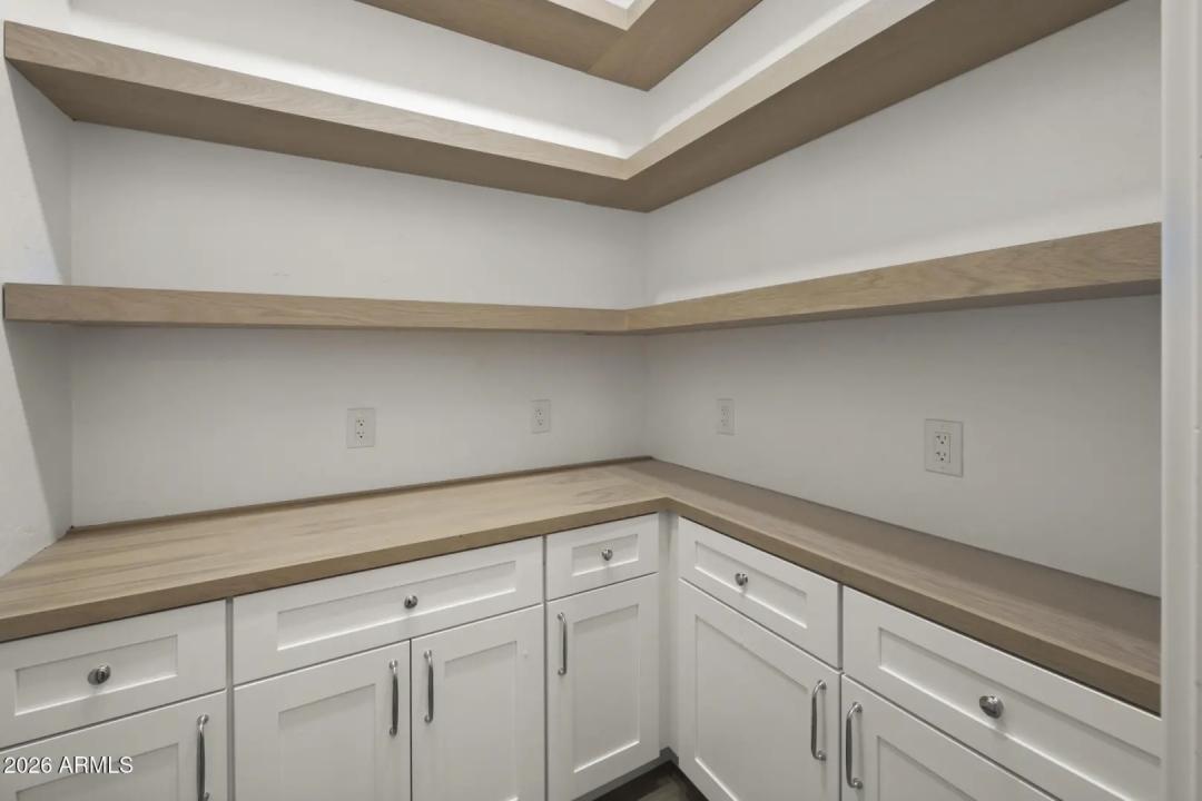 Real Estate Picture 12