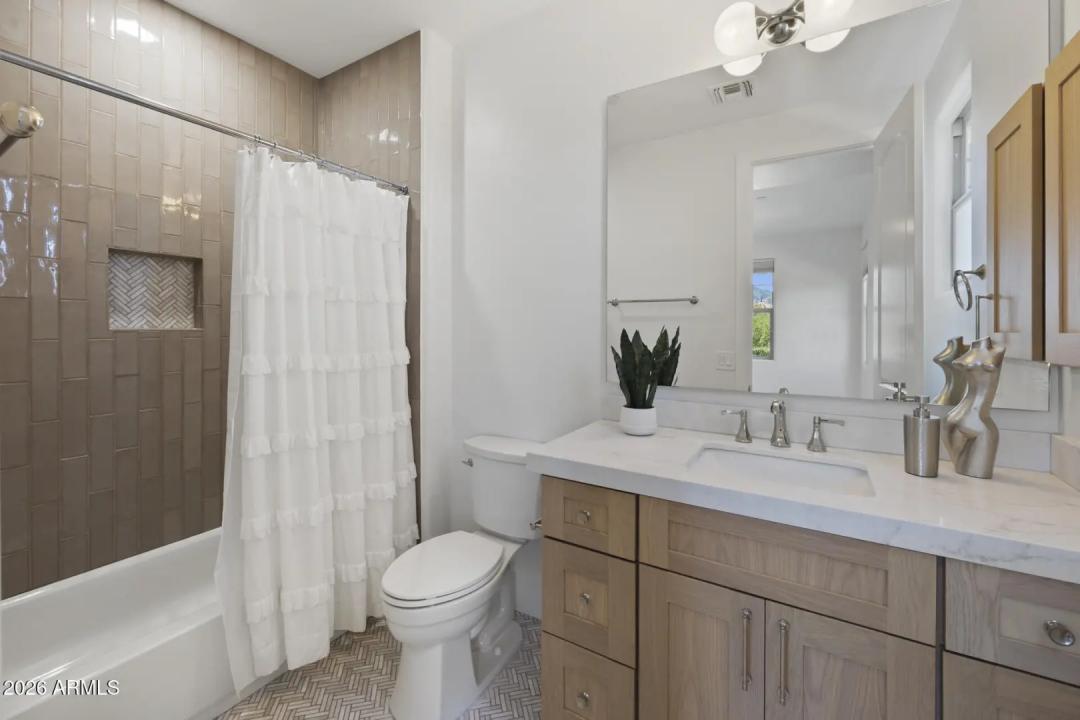 Real Estate Picture 33