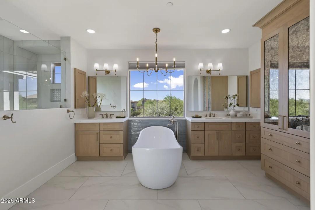 Real Estate Picture 24