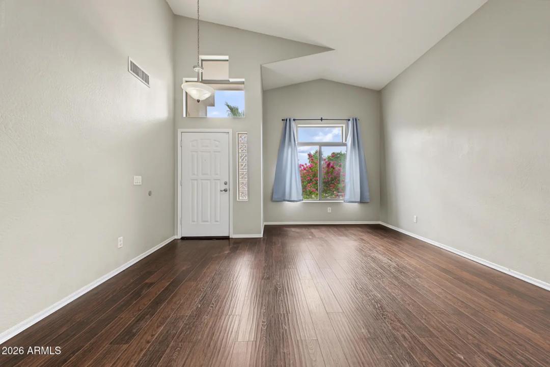 Real Estate Picture 8