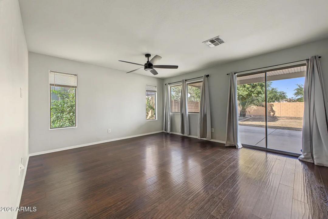 Real Estate Picture 12