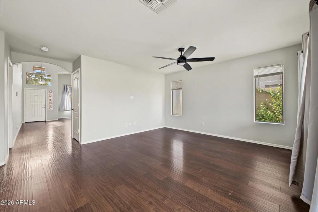Real Estate Picture 14