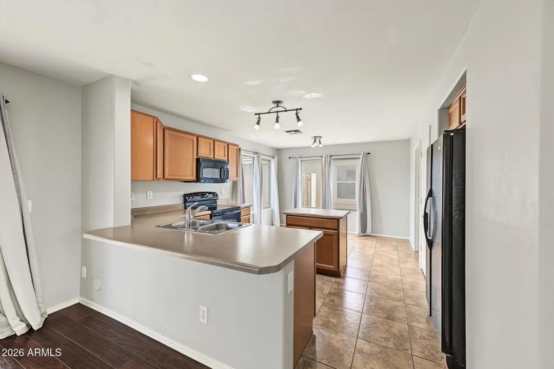 Real Estate Picture 16