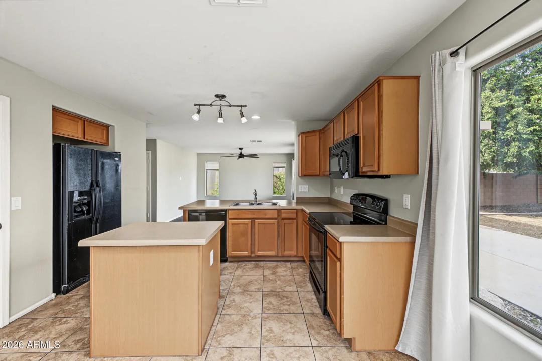 Real Estate Picture 17