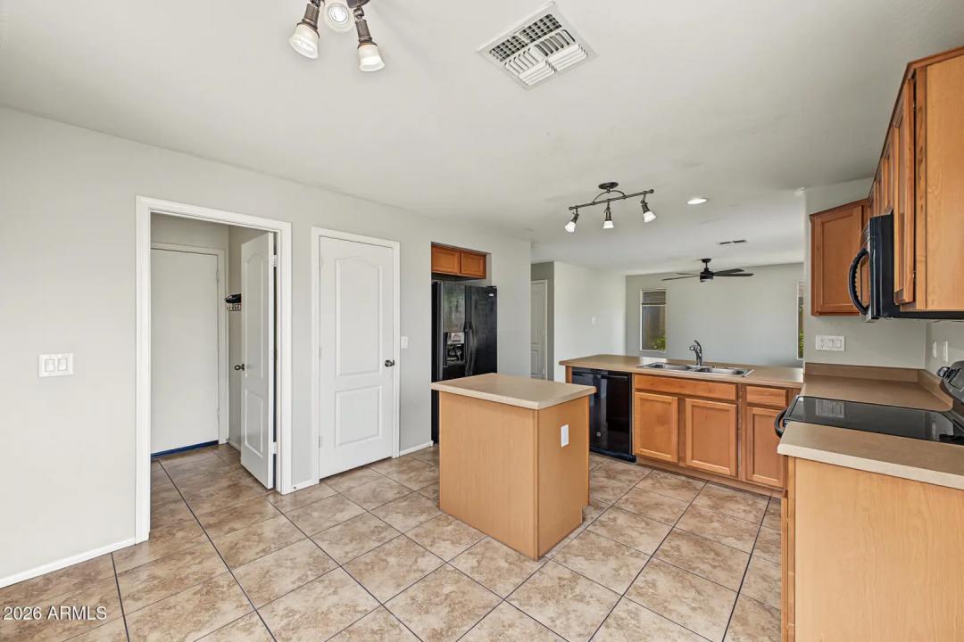 Real Estate Picture 18