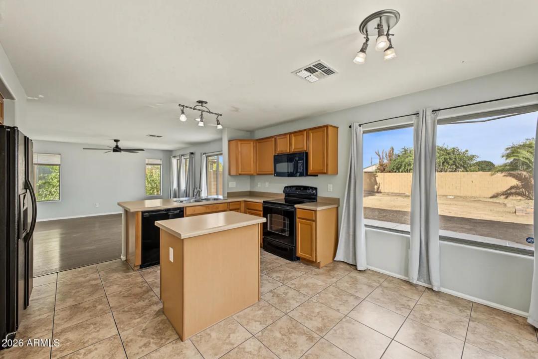 Real Estate Picture 19