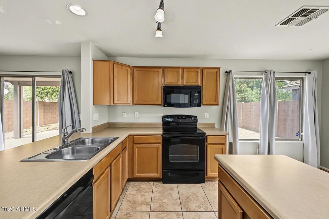Real Estate Picture 20