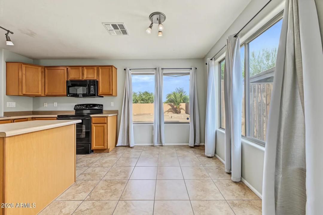 Real Estate Picture 21