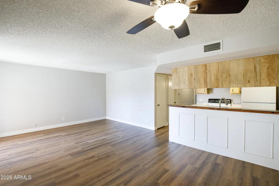Real Estate Picture 7