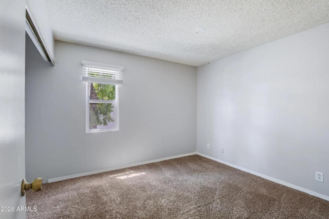 Real Estate Picture 16