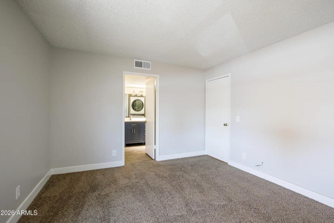 Real Estate Picture 18