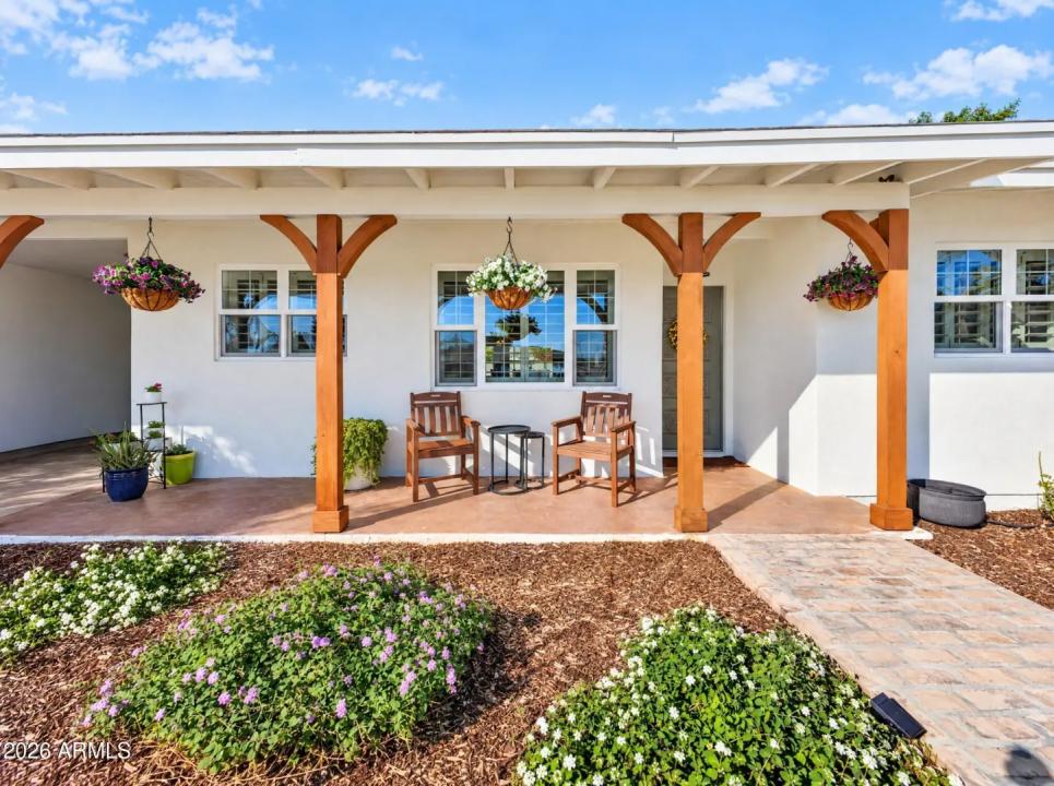 Real Estate Picture 3