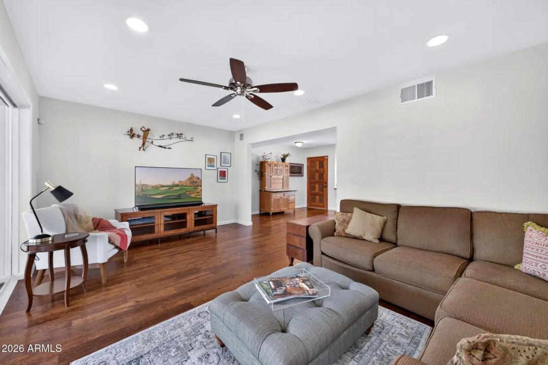 Real Estate Picture 5