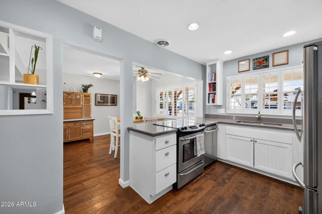 Real Estate Picture 8