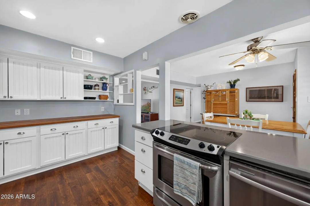 Real Estate Picture 9