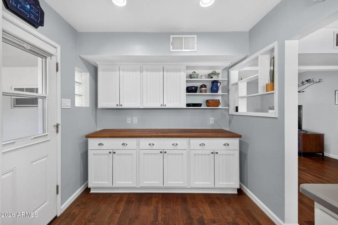 Real Estate Picture 11