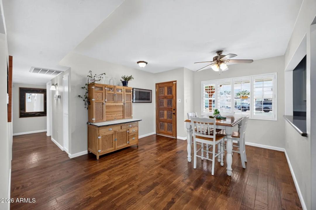 Real Estate Picture 14