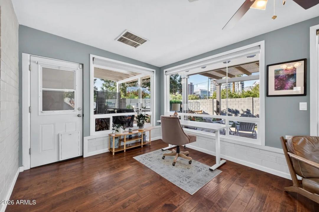 Real Estate Picture 18