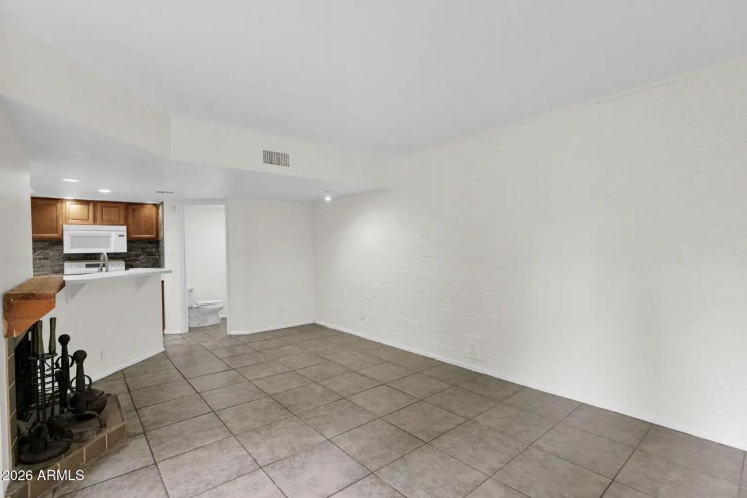 Real Estate Picture 4