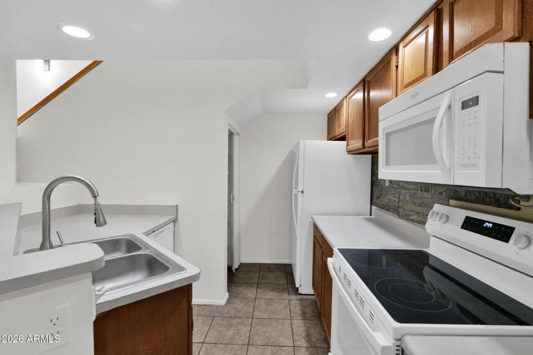 Real Estate Picture 8