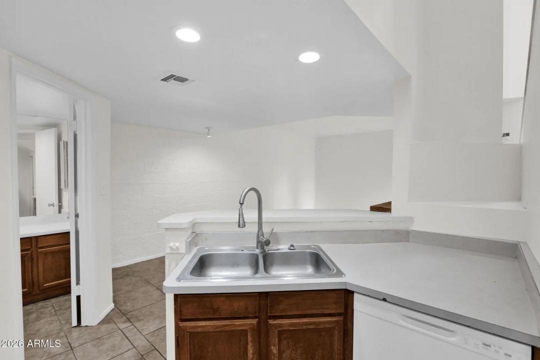 Real Estate Picture 9
