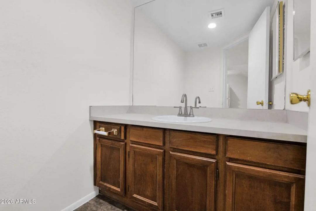 Real Estate Picture 11