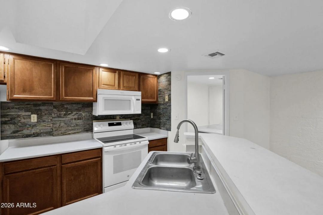 Real Estate Picture 10