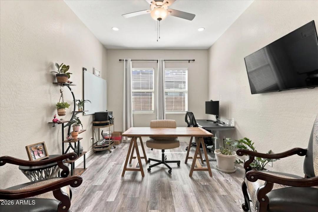Real Estate Picture 12