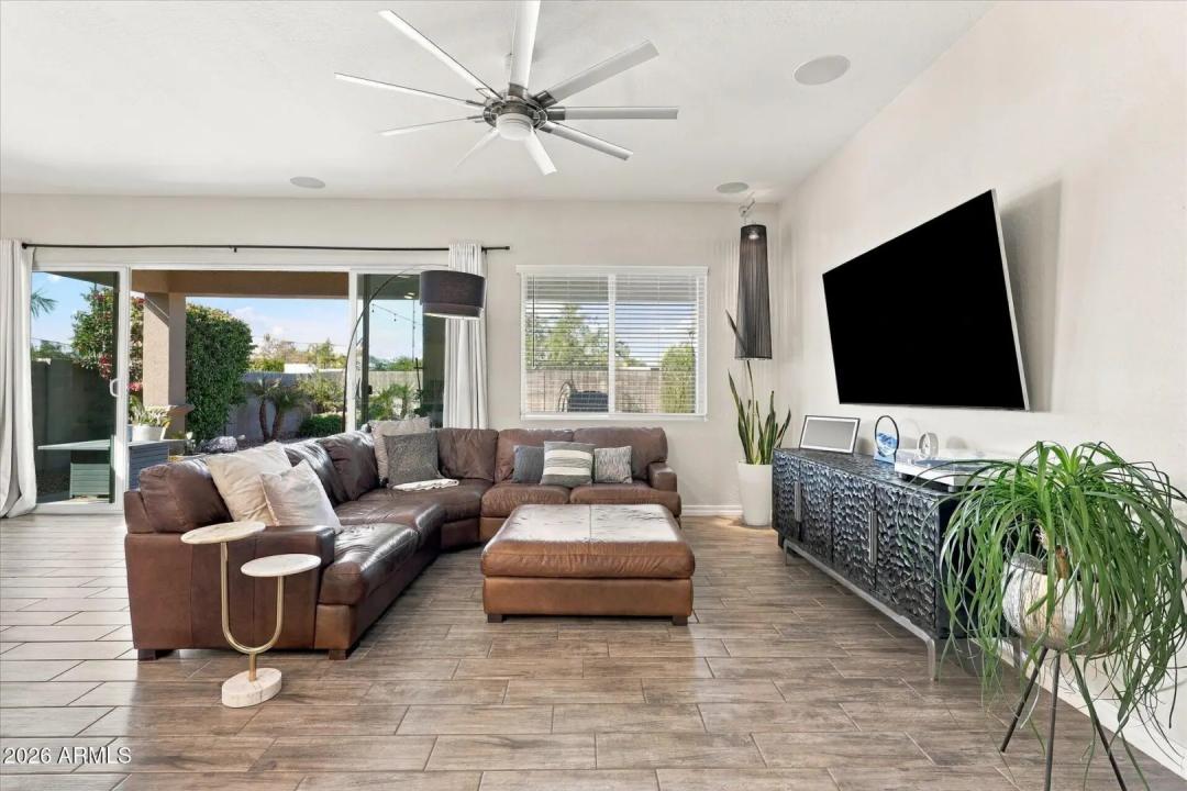 Real Estate Picture 7
