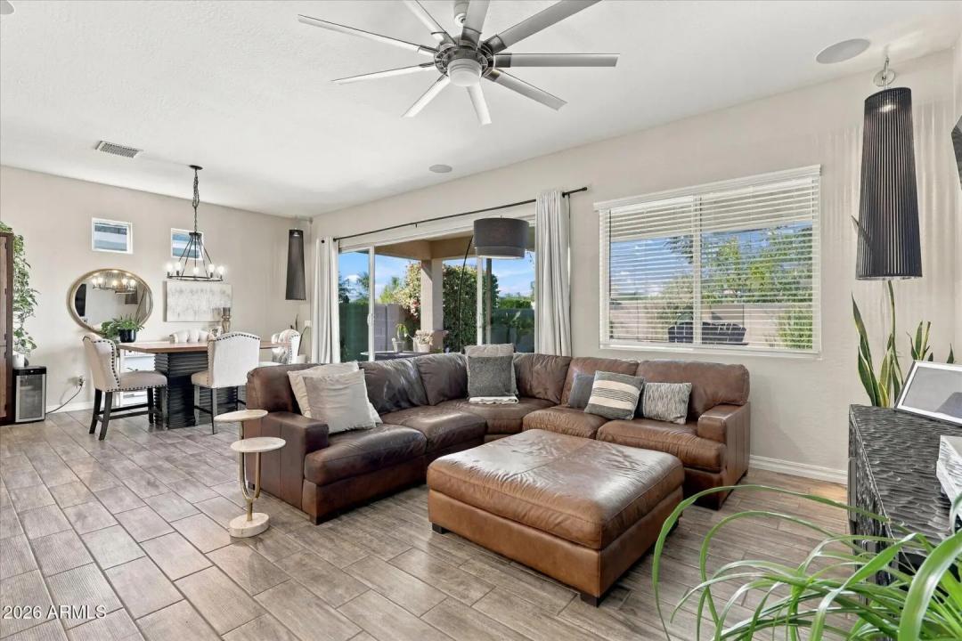 Real Estate Picture 3