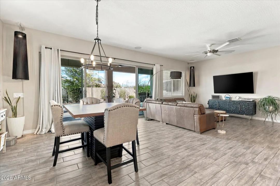Real Estate Picture 8