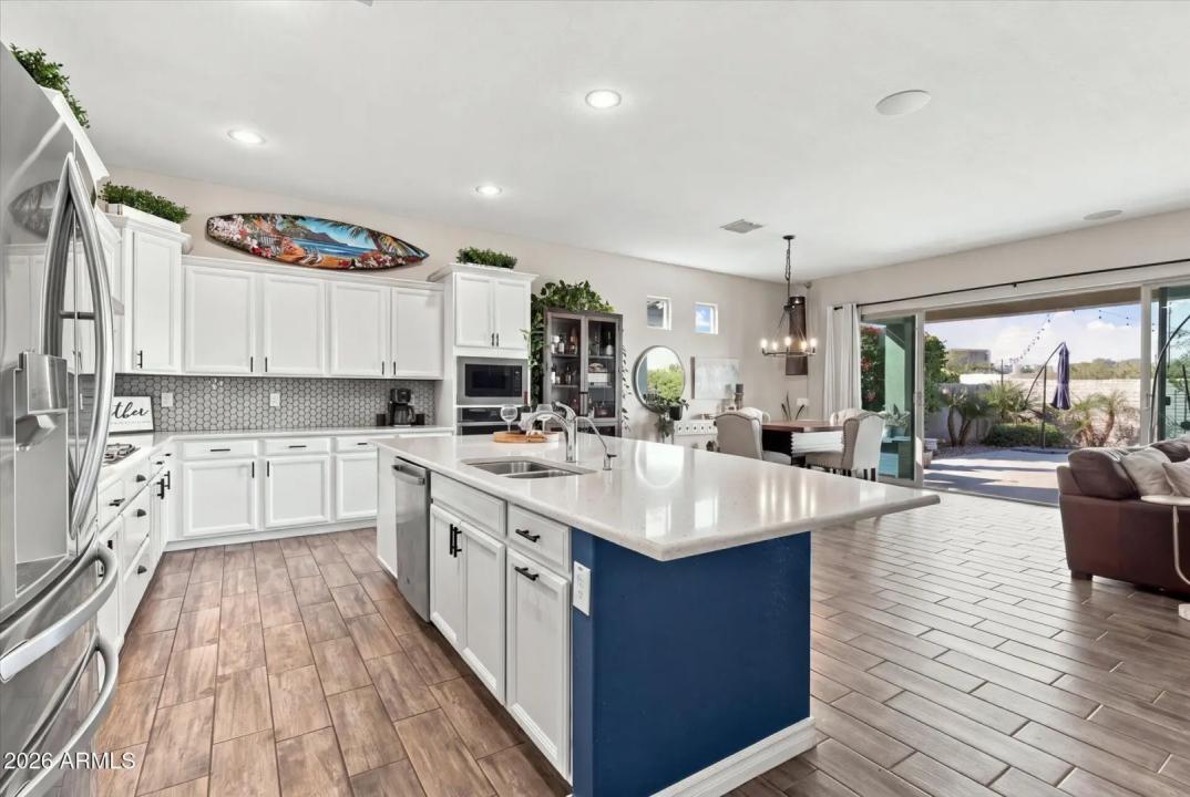 Real Estate Picture 4