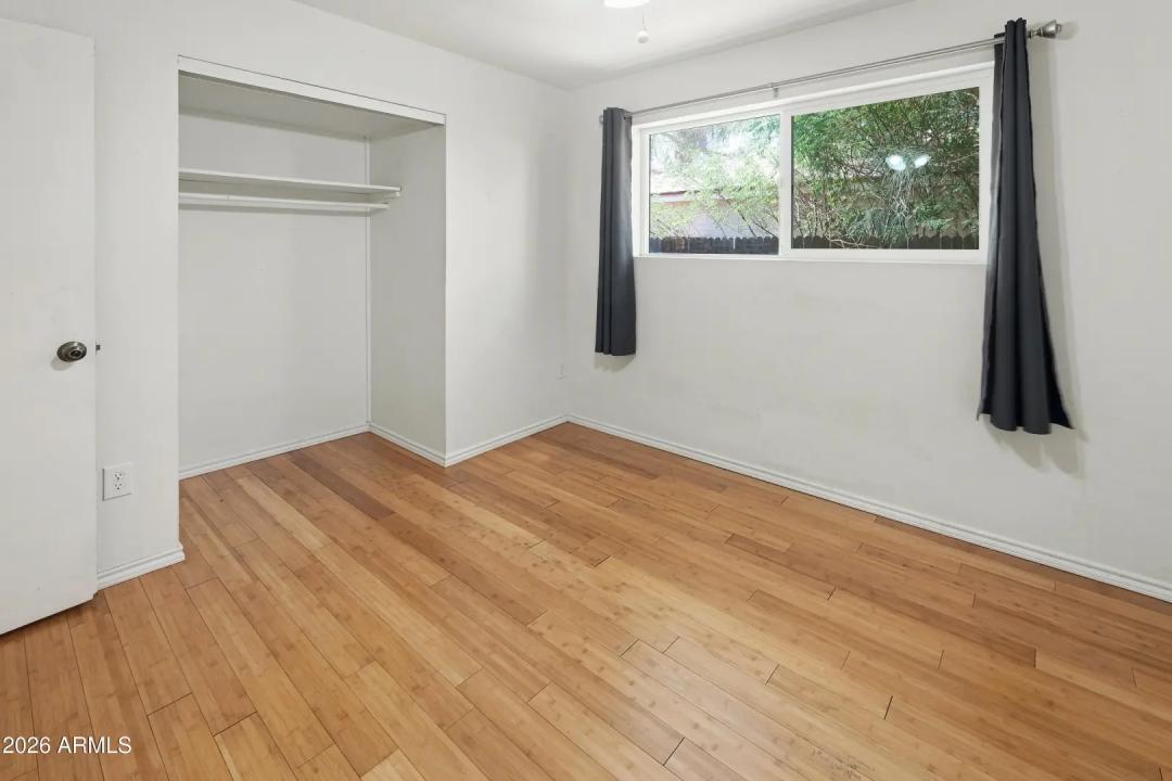 Real Estate Picture 8