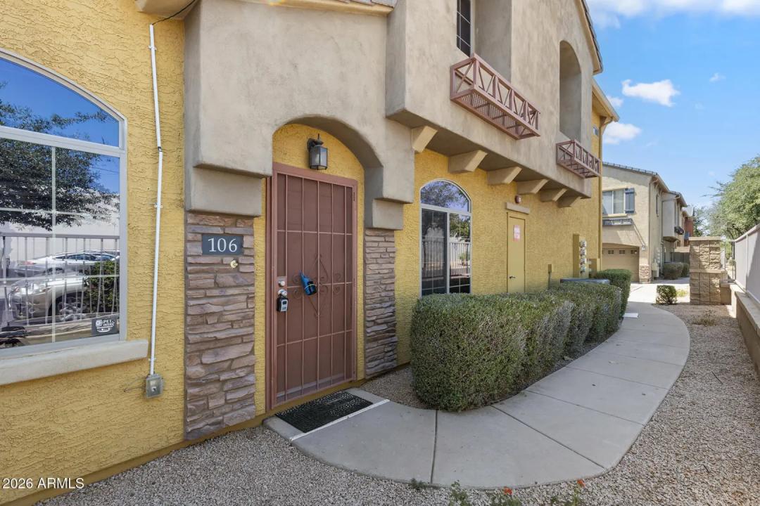 Real Estate Picture 3
