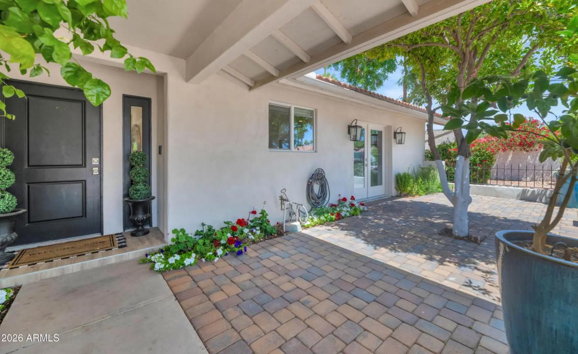 Real Estate Picture 3