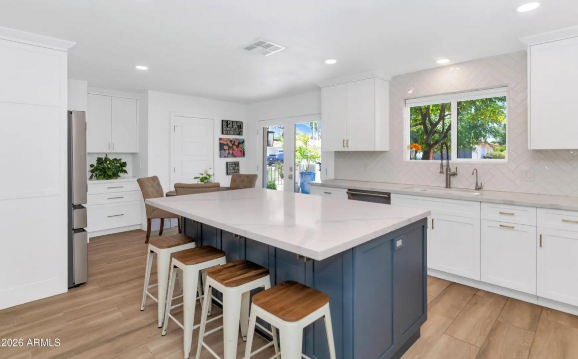 Real Estate Picture 12