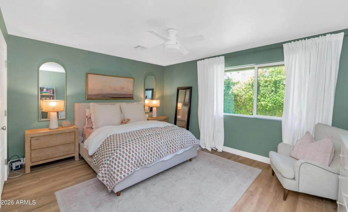 Real Estate Picture 24