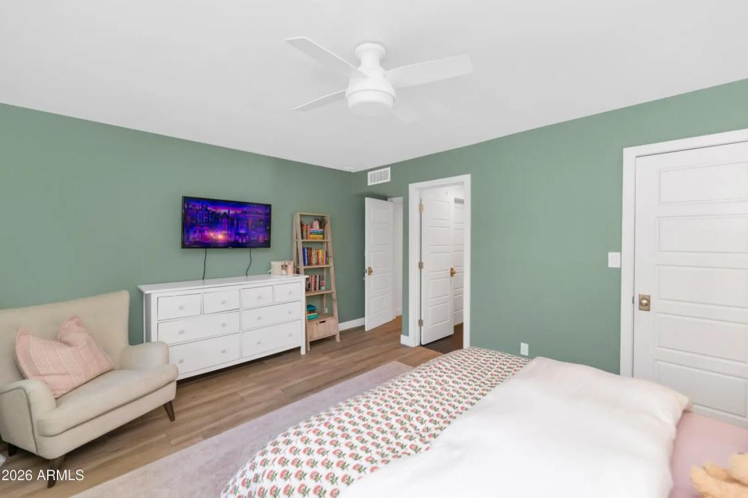 Real Estate Picture 25