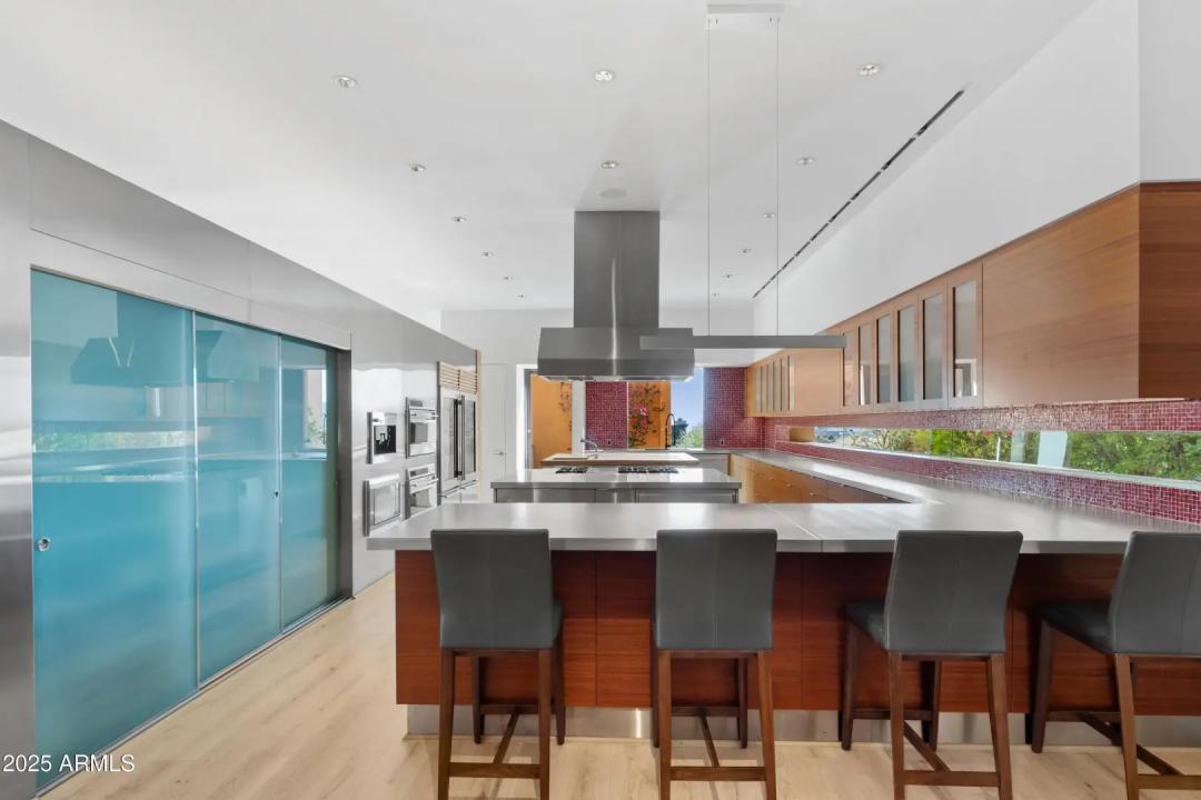 Real Estate Picture 16