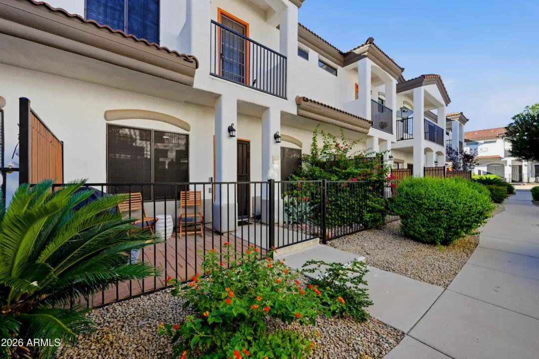 Real Estate Picture 4