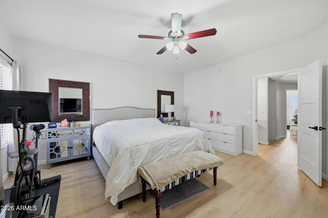 Real Estate Picture 14