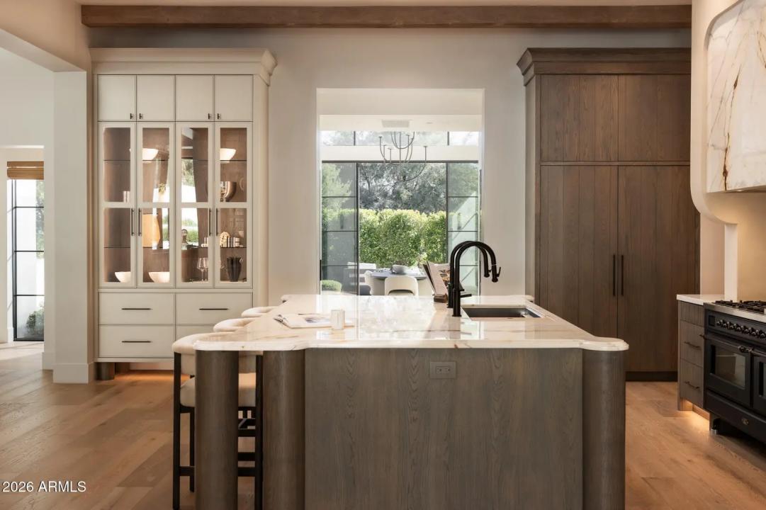 Real Estate Picture 10