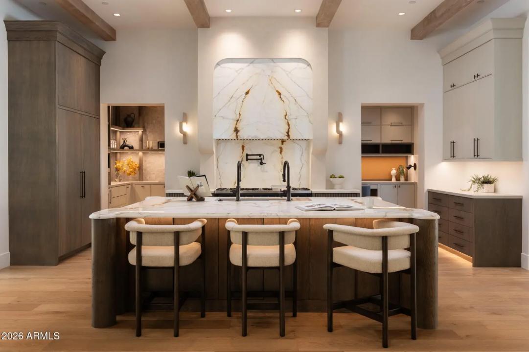 Real Estate Picture 8
